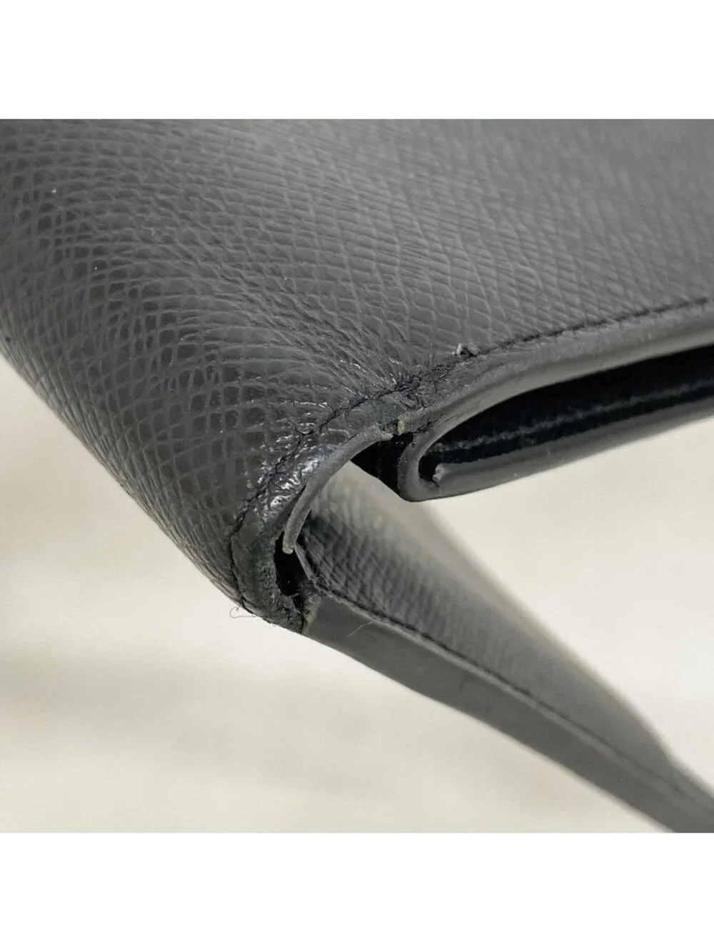Louis Vuitton Wallet Taiga Portefeuille Amerigo Ardoise